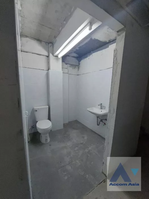 6  1 br Building For Rent in Sukhumvit ,Bangkok BTS Nana AA36074