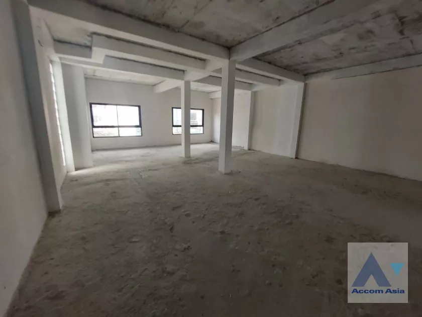  2  1 br Building For Rent in Sukhumvit ,Bangkok BTS Nana AA36074