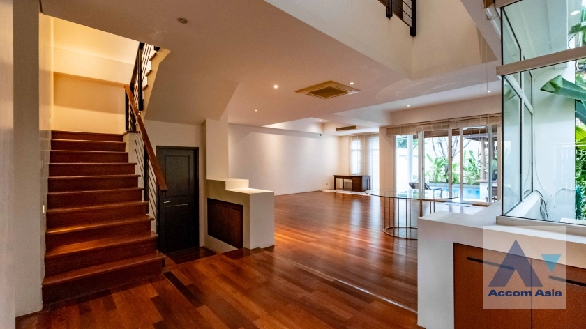 5  4 br House For Rent in Sukhumvit ,Bangkok BTS Phrom Phong AA36081