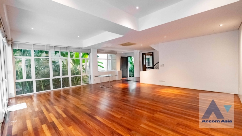 9  4 br House For Rent in Sukhumvit ,Bangkok BTS Phrom Phong AA36081