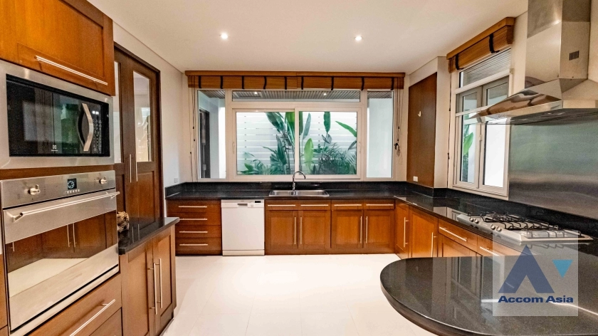 12  4 br House For Rent in Sukhumvit ,Bangkok BTS Phrom Phong AA36081