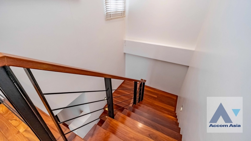 34  4 br House For Rent in Sukhumvit ,Bangkok BTS Phrom Phong AA36081