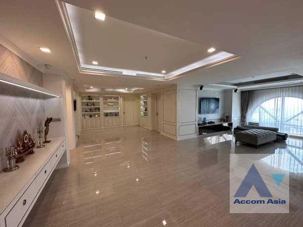 Fully Furnished |  3 Bedrooms  Condominium For Sale in Silom, Bangkok  near BTS Surasak (AA36119)