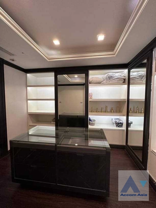 15  3 br Condominium For Sale in Silom ,Bangkok BTS Surasak at Nusa State Tower AA36119