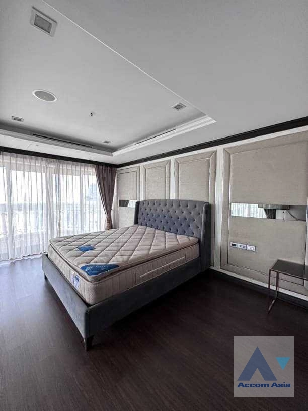 10  3 br Condominium For Sale in Silom ,Bangkok BTS Surasak at Nusa State Tower AA36119
