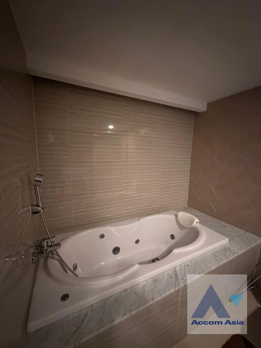 18  3 br Condominium For Sale in Silom ,Bangkok BTS Surasak at Nusa State Tower AA36119