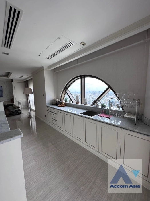 9  3 br Condominium For Sale in Silom ,Bangkok BTS Surasak at Nusa State Tower AA36119