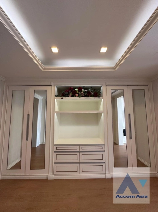 13  3 br Condominium For Sale in Silom ,Bangkok BTS Surasak at Nusa State Tower AA36119