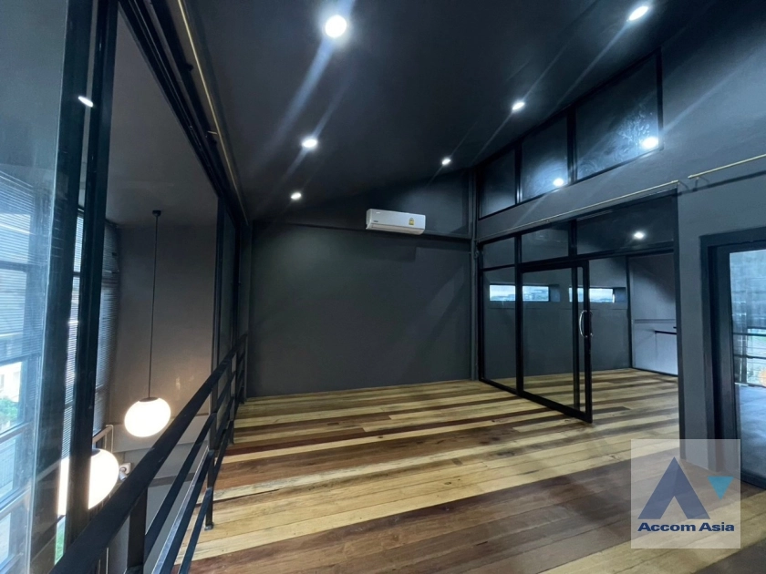  1  6 br House for rent and sale in Phaholyothin ,Bangkok MRT Lat Phrao AA36123