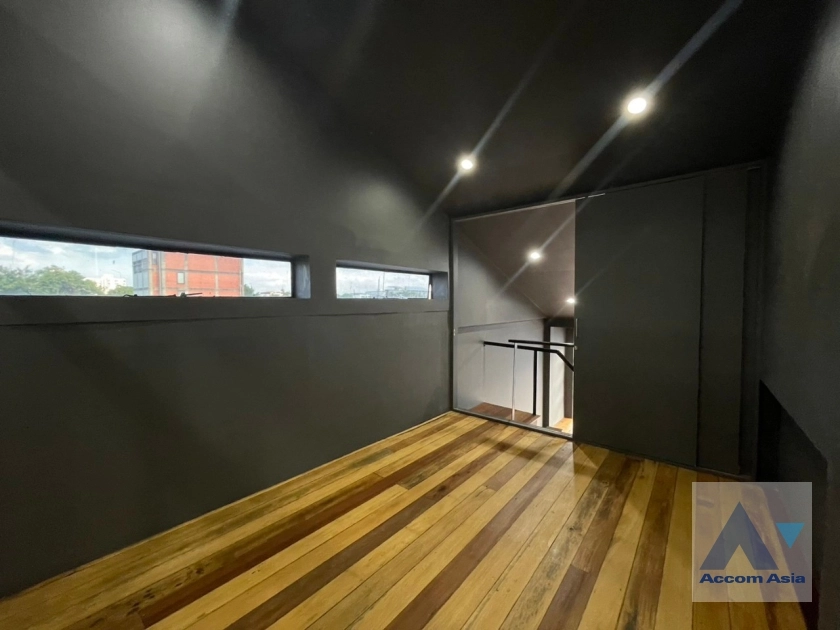 8  6 br House for rent and sale in Phaholyothin ,Bangkok MRT Lat Phrao AA36123