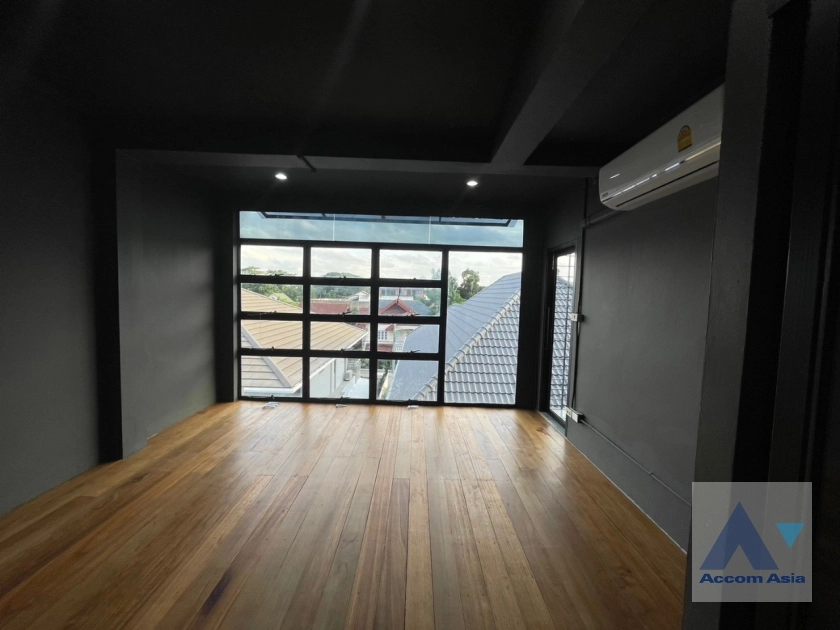 12  6 br House for rent and sale in Phaholyothin ,Bangkok MRT Lat Phrao AA36123