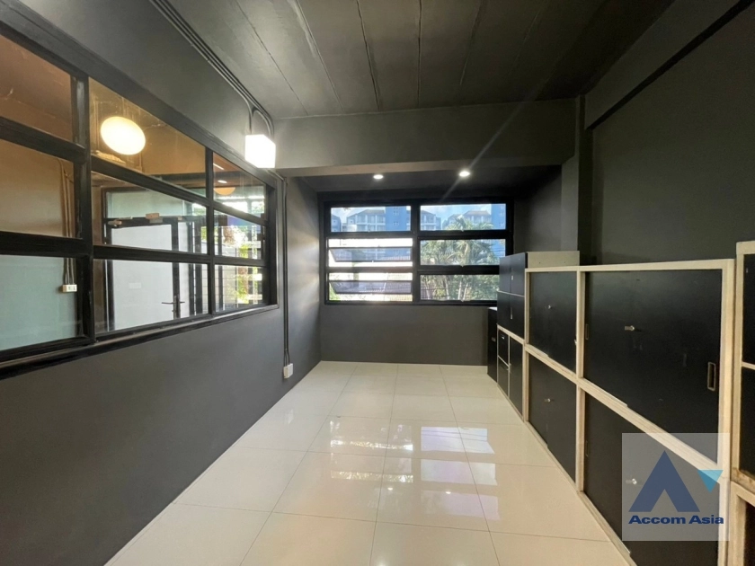 32  6 br House for rent and sale in Phaholyothin ,Bangkok MRT Lat Phrao AA36123