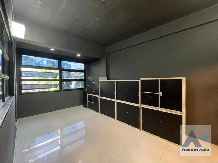 36  6 br House for rent and sale in Phaholyothin ,Bangkok MRT Lat Phrao AA36123