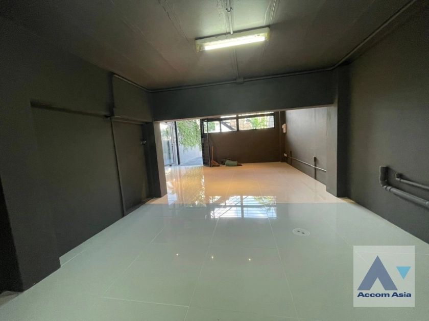 37  6 br House for rent and sale in Phaholyothin ,Bangkok MRT Lat Phrao AA36123