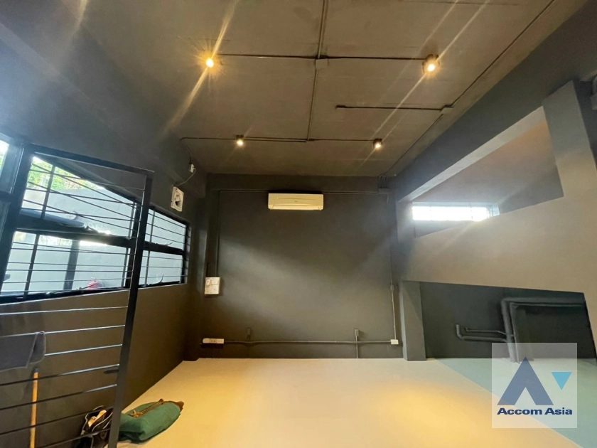 24  6 br House for rent and sale in Phaholyothin ,Bangkok MRT Lat Phrao AA36123