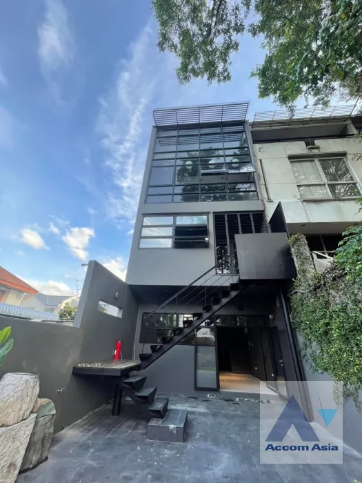 Home Office |  6 Bedrooms  House For Rent in Phaholyothin, Bangkok  near MRT Lat Phrao (AA36123)