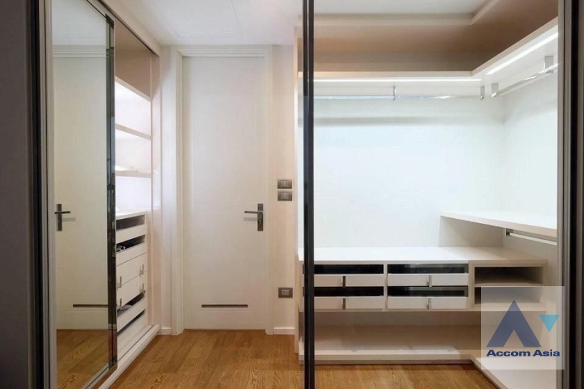 8  1 br Condominium For Sale in Sathorn ,Bangkok BTS Surasak at The Bangkok Sathorn AA36127