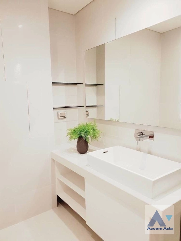 10  1 br Condominium For Sale in Sathorn ,Bangkok BTS Surasak at The Bangkok Sathorn AA36127