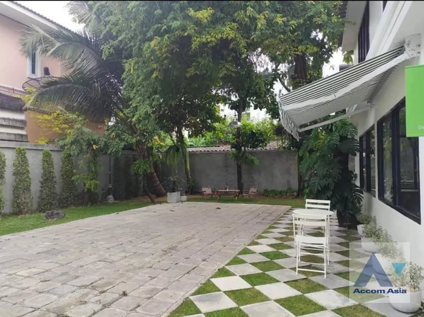 14  5 br House For Rent in phaholyothin ,Bangkok BTS Saphan-Kwai AA36133