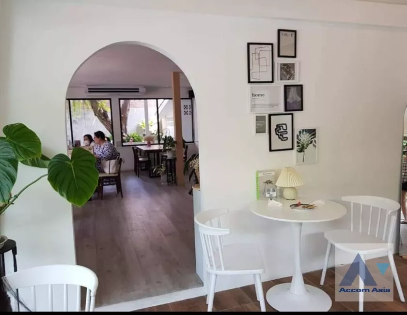 17  5 br House for rent and sale in Phaholyothin ,Bangkok BTS Saphan-Kwai AA36133