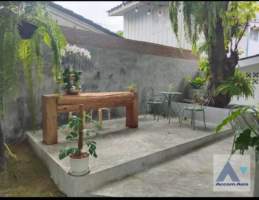 16  5 br House for rent and sale in Phaholyothin ,Bangkok BTS Saphan-Kwai AA36133