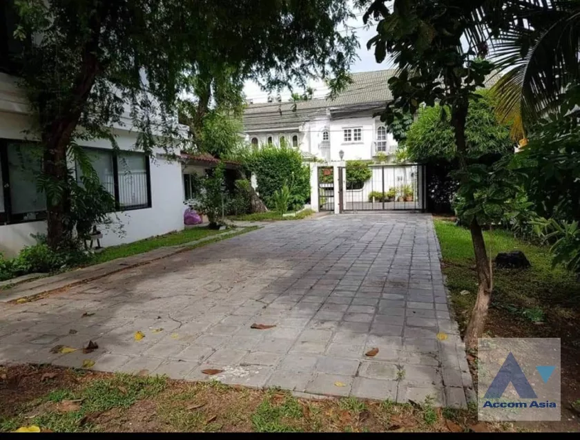 15  5 br House for rent and sale in Phaholyothin ,Bangkok BTS Saphan-Kwai AA36133