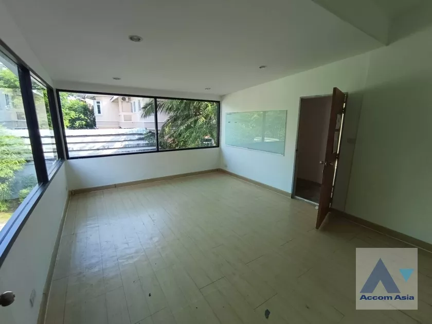 12  5 br House for rent and sale in Phaholyothin ,Bangkok BTS Saphan-Kwai AA36133