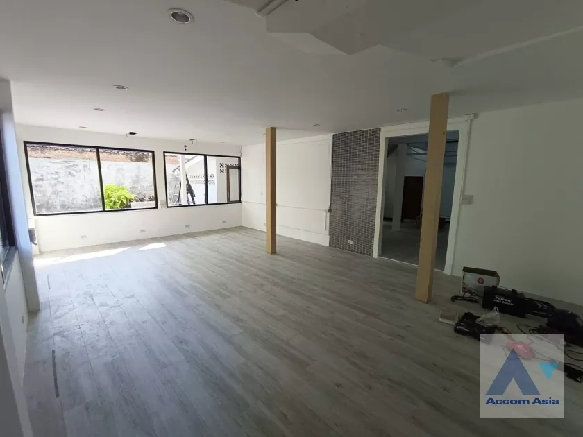  1  5 br House for rent and sale in Phaholyothin ,Bangkok BTS Saphan-Kwai AA36133