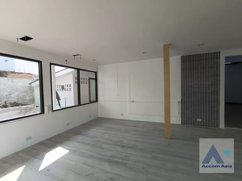 5  5 br House for rent and sale in Phaholyothin ,Bangkok BTS Saphan-Kwai AA36133