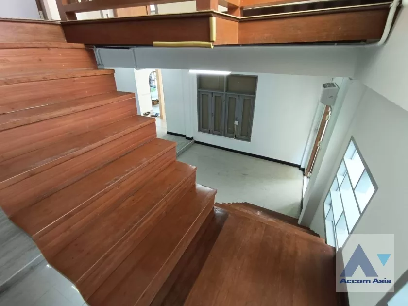 8  5 br House for rent and sale in Phaholyothin ,Bangkok BTS Saphan-Kwai AA36133