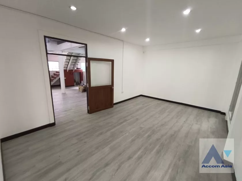 7  5 br House for rent and sale in Phaholyothin ,Bangkok BTS Saphan-Kwai AA36133