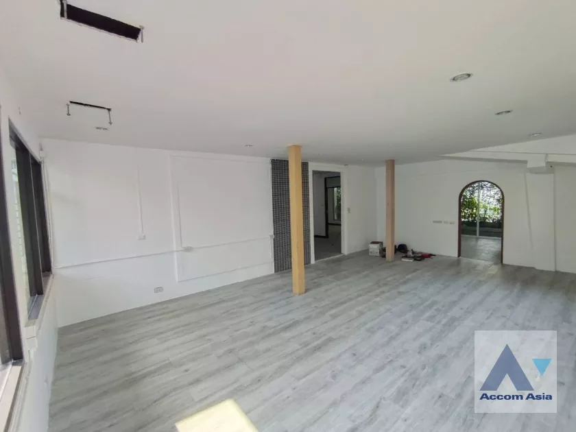  1  5 br House for rent and sale in Phaholyothin ,Bangkok BTS Saphan-Kwai AA36133