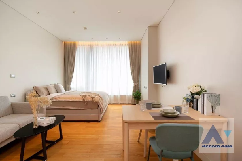 Fully Furnished |  Sindhorn Residence Condominium  1 Bedroom for Rent BTS Chitlom in Ploenchit Bangkok