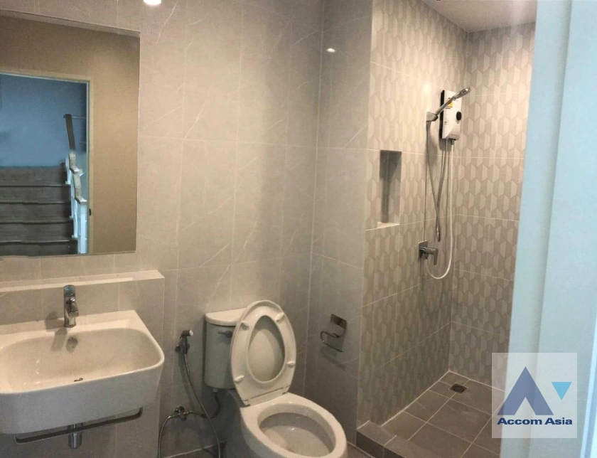 6  3 br Townhouse for rent and sale in Pattanakarn ,Bangkok  at Baan Klang Muang Srinakarin-Onnut AA36146