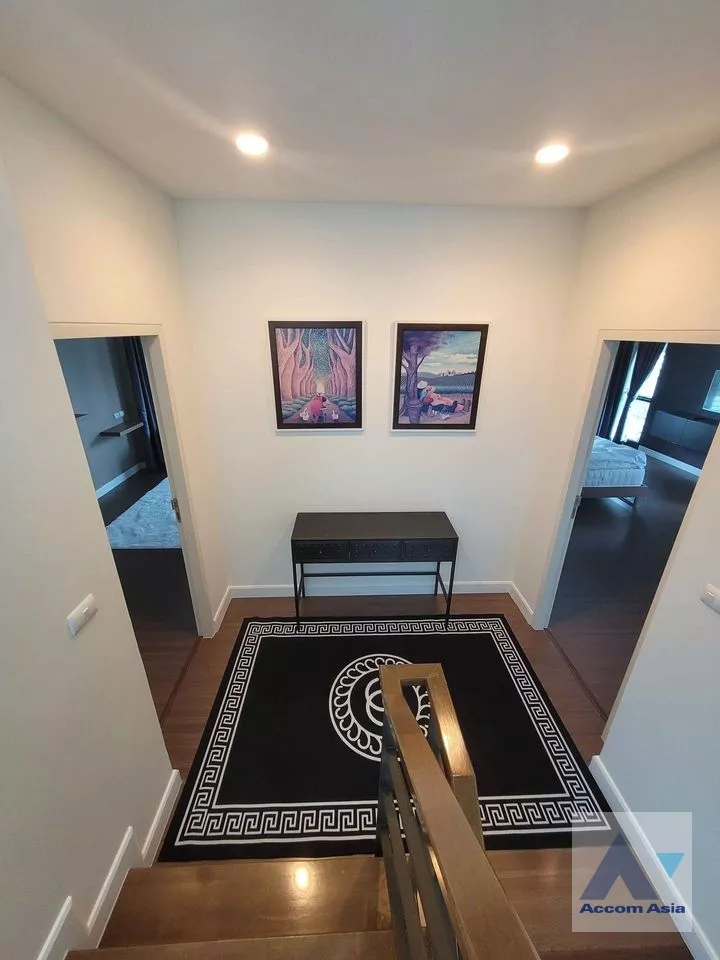 unit 3 Bedrooms  House For Rent & Sale in Pattanakarn, Bangkok  (AA36148)