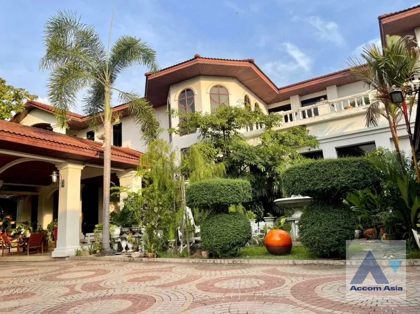 unit 5 Bedrooms  House For Sale in ,   (AA36155)