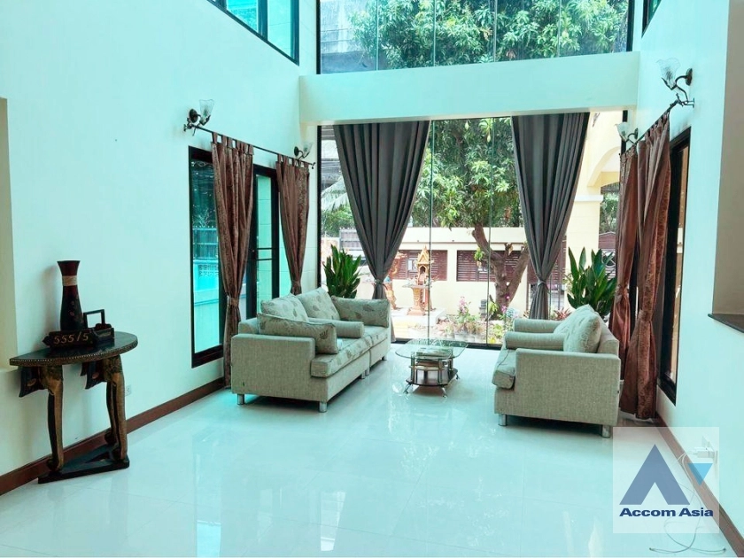 Home Office |  3 Bedrooms  House For Rent in Phaholyothin, Bangkok  near BTS Victory Monument (AA36160)