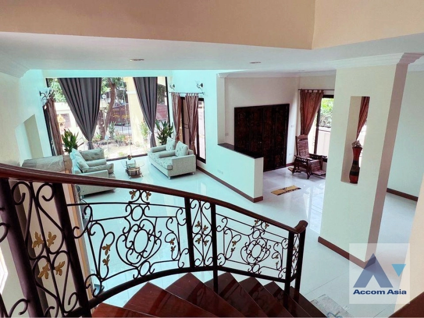 Home Office |  3 Bedrooms  House For Rent in Phaholyothin, Bangkok  near BTS Victory Monument (AA36160)