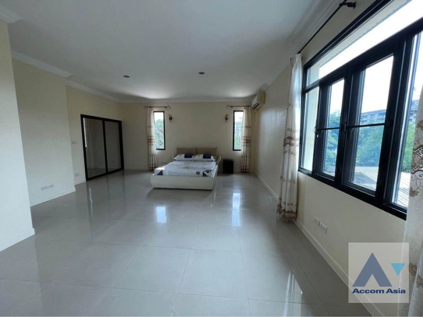 8  3 br House For Rent in phaholyothin ,Bangkok BTS Victory Monument AA36160