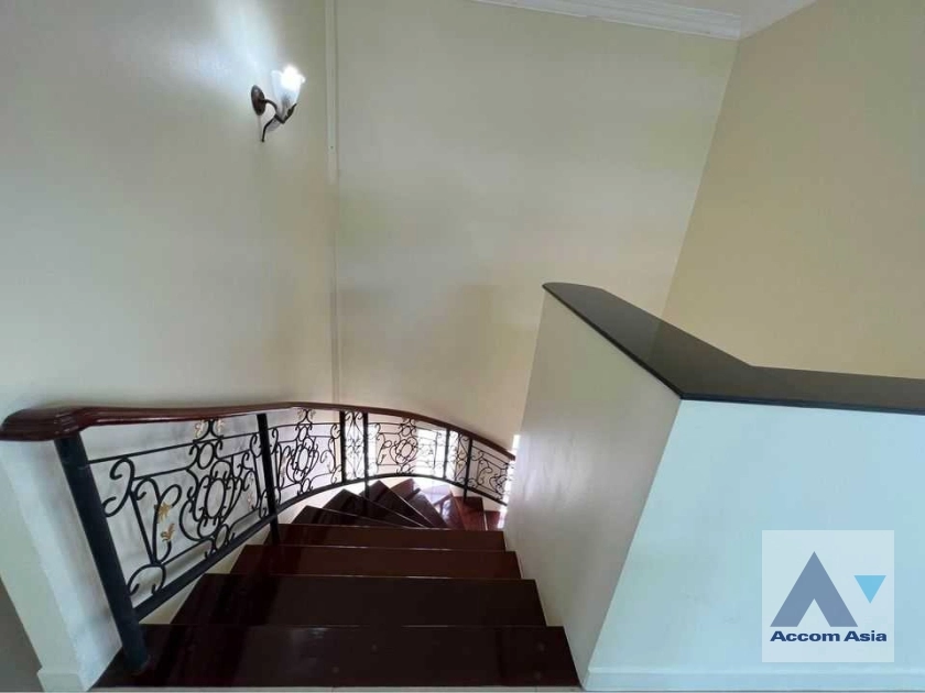 6  3 br House For Rent in phaholyothin ,Bangkok BTS Victory Monument AA36160