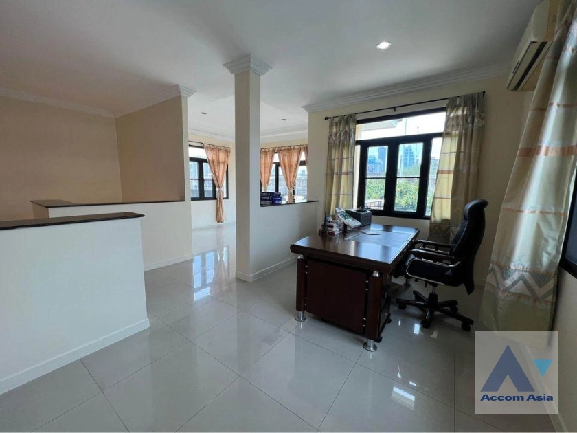 10  3 br House For Rent in phaholyothin ,Bangkok BTS Victory Monument AA36160