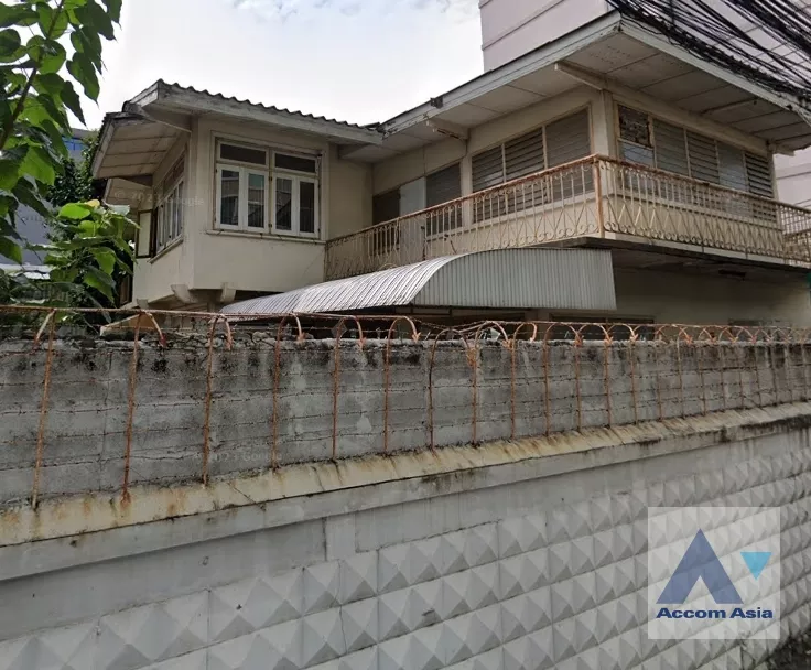  2  4 br House For Rent in sukhumvit ,Bangkok BTS Nana AA36161