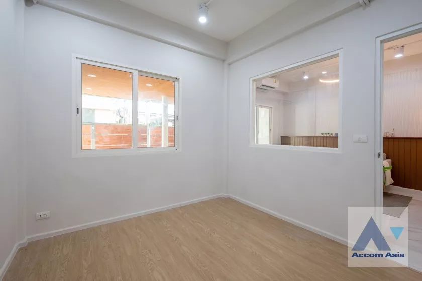 12  3 br House for rent and sale in ratchadapisek ,Bangkok MRT Sutthisan AA36165