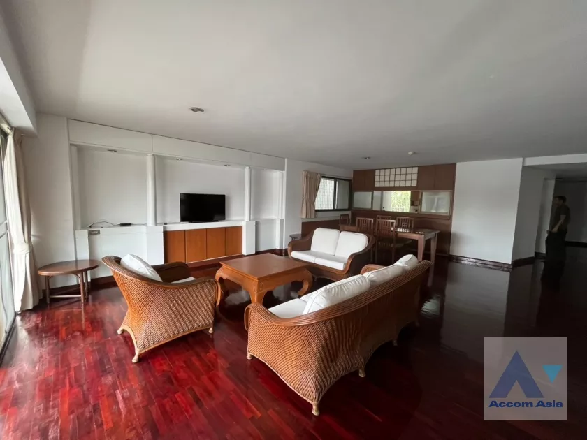 unit 3 Bedrooms  Apartment For Rent in Phaholyothin, Bangkok  near BTS Sanam Pao (AA36171)