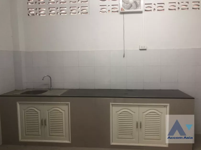 16  5 br House For Rent in Phaholyothin ,Bangkok BTS Saphan-Kwai AA36181