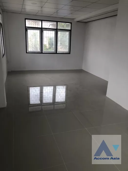 4  5 br House For Rent in Phaholyothin ,Bangkok BTS Saphan-Kwai AA36181
