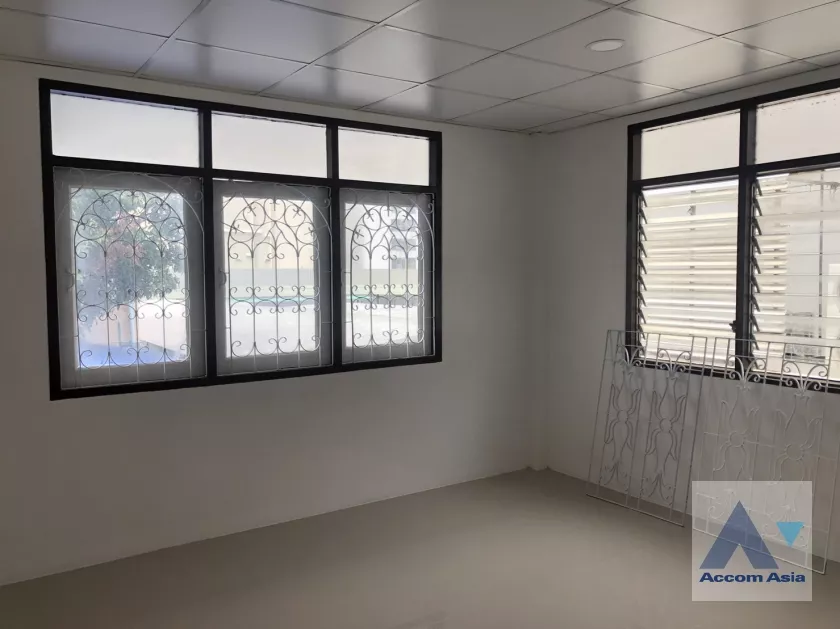 7  5 br House For Rent in Phaholyothin ,Bangkok BTS Saphan-Kwai AA36181
