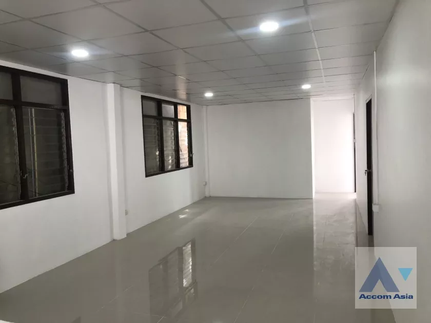 6  5 br House For Rent in Phaholyothin ,Bangkok BTS Saphan-Kwai AA36181