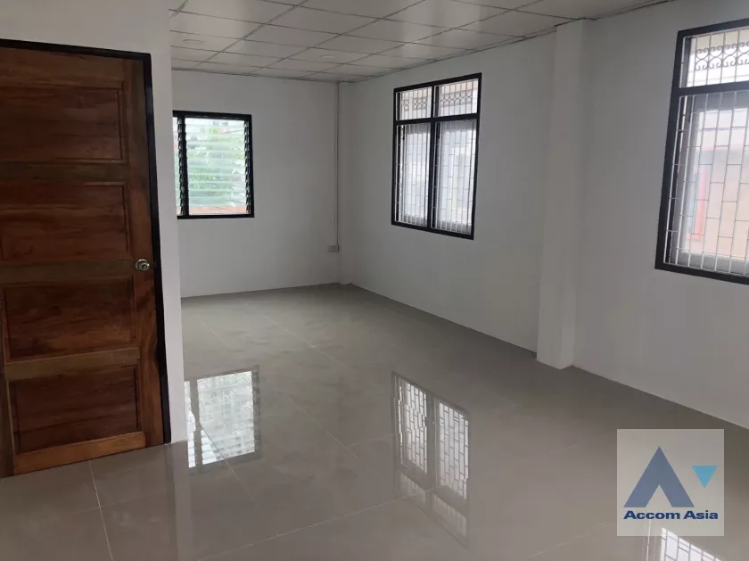 5  5 br House For Rent in Phaholyothin ,Bangkok BTS Saphan-Kwai AA36181