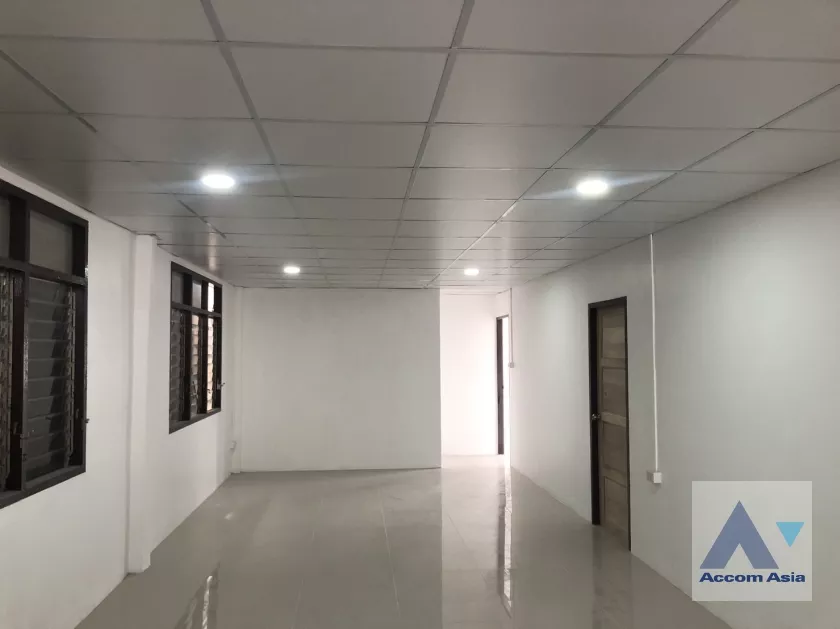 9  5 br House For Rent in Phaholyothin ,Bangkok BTS Saphan-Kwai AA36181